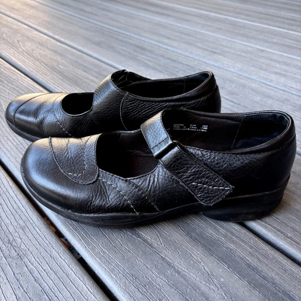 Clarks  9.5M Mary Jane Shoes Black Leather In-Motion Comfort Flats 26035743